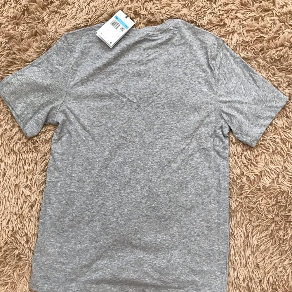 Nike Shirt - Picture 5 of 5